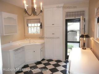 2331 Village Dr, Louisville KY  40205-1649 exterior