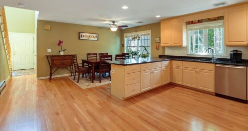 111 Maple St, Needham, MA 02492-2105