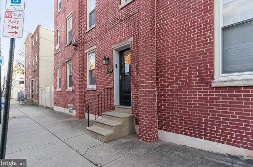 1239 6 St, Philadelphia PA 19140-4561 exterior