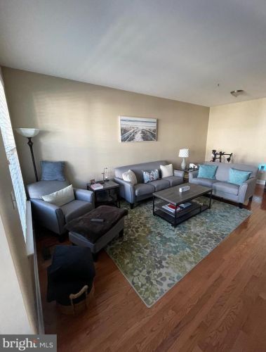 1057 Buckingham Dr, West Deptford, NJ 08086-3811