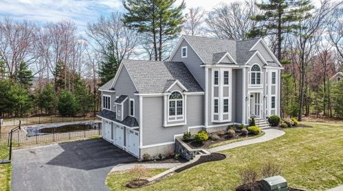 67 Regency Dr, Dracut, MA 01826-2761