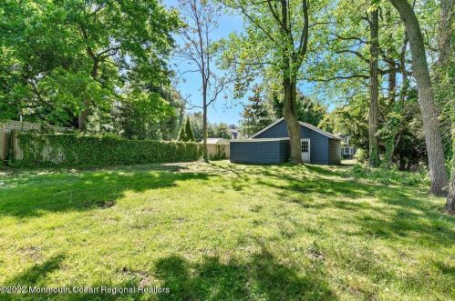 182 Pinckney Rd, Little Silver NJ 07739-1015 exterior