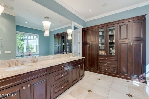 5621 Calle Camelia, Phoenix AZ 85018-4617 exterior