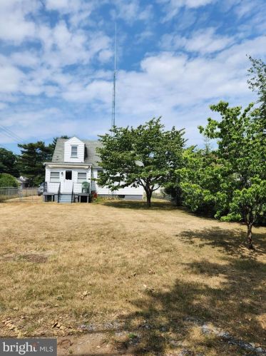 325 Billings Ave, West Deptford NJ 08066-1157 exterior