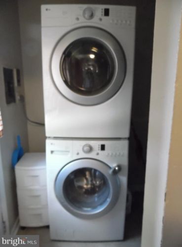 8 Parkview Cir, West Deptford NJ exterior