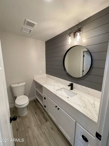 2501 Beryl Ave, Phoenix AZ  85028-3714 exterior