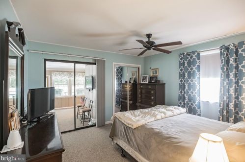 335 May Ave, West Deptford NJ 08096-1166 exterior