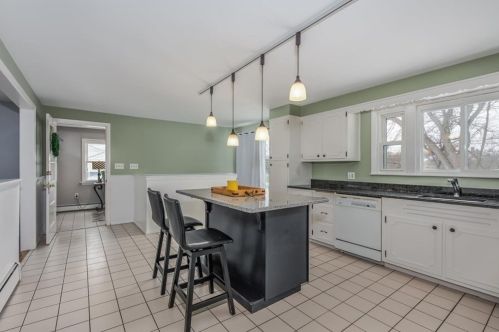 88 Standish St, Worcester MA 01604-3233 exterior