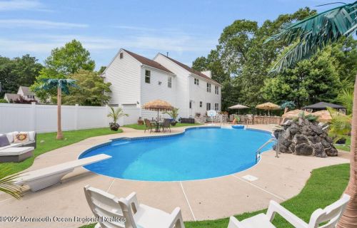 1 Highland Dr, Jackson Twp NJ 08527-1213 exterior