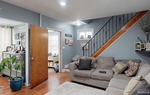 264 Davis Ave, Kearny NJ 07032-3402 exterior