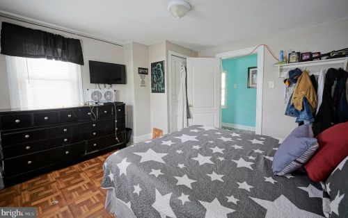 61 Barber Ave, West Deptford NJ 08096-2832 exterior