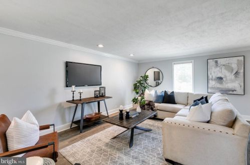 301 Lincoln Ave, West Deptford NJ  08066-1132 exterior