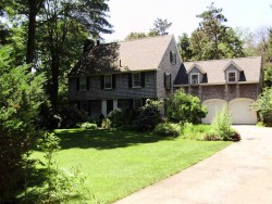 33 Oak Hill St, Newton, MA 02459-3454