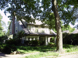 15 Groveland St, Newton, MA 02466-2318