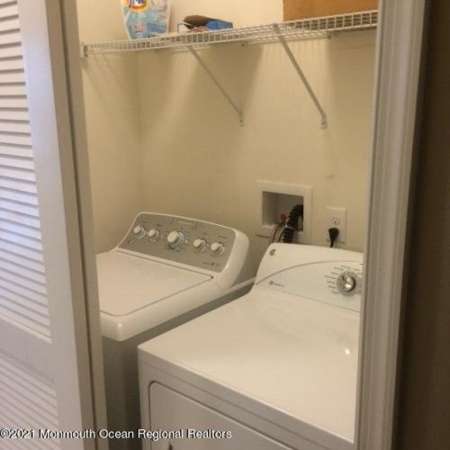 28 Kyle Dr, Tinton Falls NJ 07712-7535 exterior