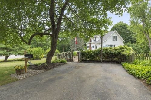 131 Pleasant St, Worcester, MA 01609-3207