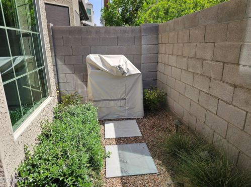 3042 33rd Pl, Phoenix AZ  85018 exterior