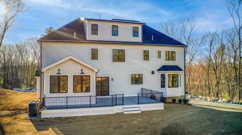 1 Dogwood Ln, North Reading MA 01864-1925 exterior