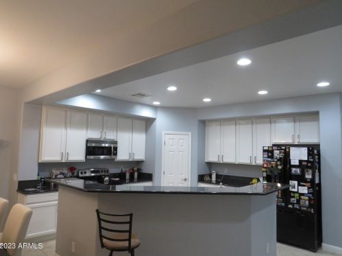 5454 Cavedale Dr, Phoenix AZ  85083-6366 exterior