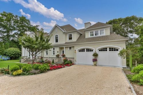 15 Clowes Dr, Falmouth, MA 02540-2333