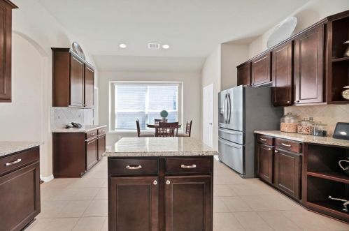 6303 Carnaby Ln, Richmond TX 77471-4588 exterior