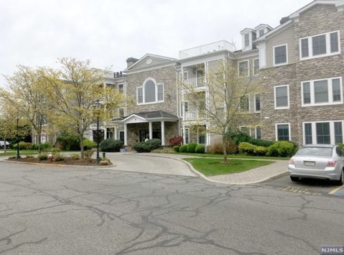 5 Tenakill Park, Cresskill NJ  07626-2062 exterior