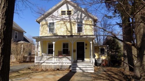 77 Mcclellan St, Amherst, MA 01002-2012