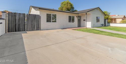 2544 Clarendon Ave, Phoenix AZ 85033-4124 exterior