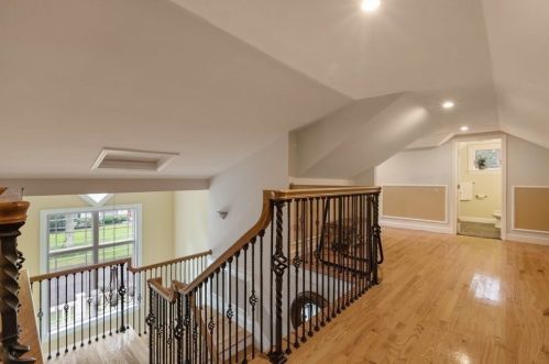 112 Edgewater Dr, Needham MA 02492-2776 exterior