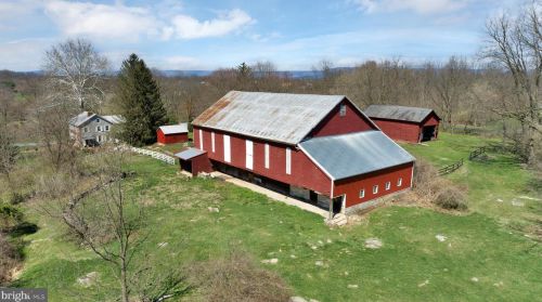 385 Springview Rd, Carlisle PA 17015-7411 exterior