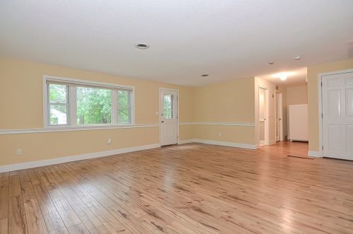 25 Shea St, Dracut, MA 01826-6434