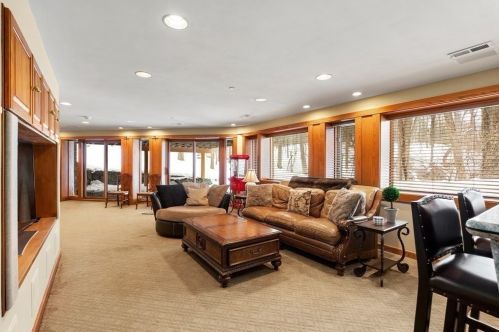 44 Sears Rd, Southborough MA 01772-1101 exterior