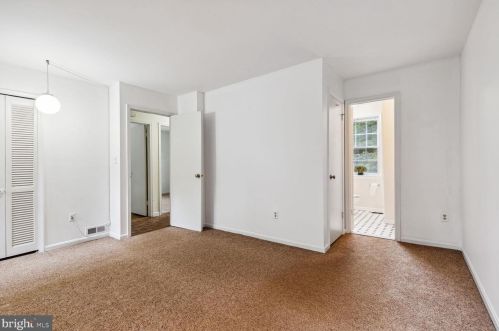 8951 Queen Maria Ct, Columbia MD 21045-2405 exterior