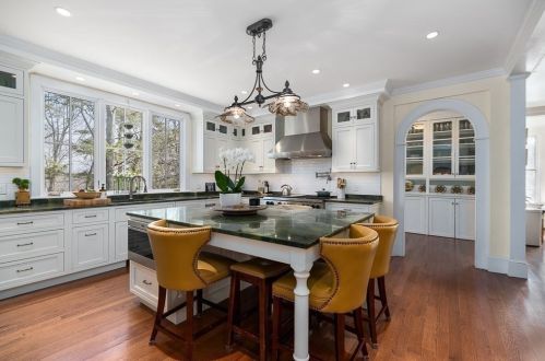 802 Hale St, Beverly MA 01915-2212 exterior