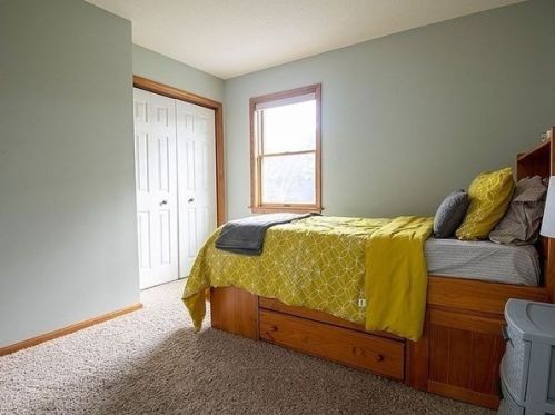 25 Mockingbird Ln, Montgomery MA 01085-1700 exterior