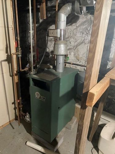 408 Somerset Ave, Taunton MA 02780-4825 exterior