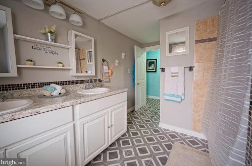 61 Barber Ave, West Deptford NJ 08096-2832 exterior