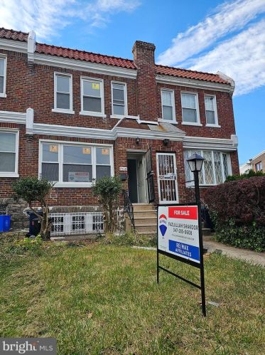 7518 20th St, Philadelphia, PA 19138-2207