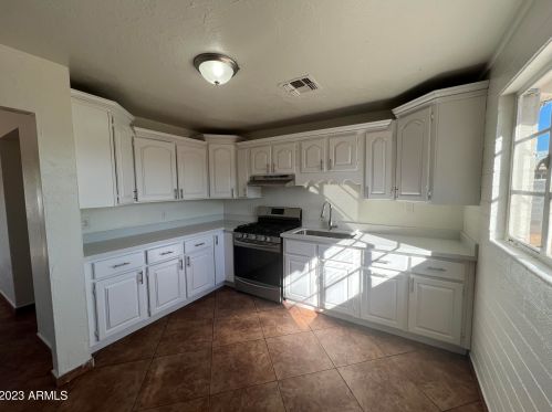 6807 8th St, Phoenix AZ 85022-3103 exterior