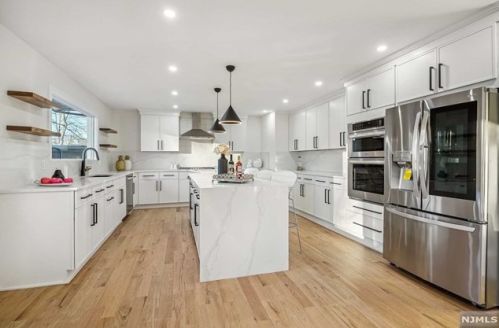 135 Knickerbocker Rd, Cresskill NJ  07626-2439 exterior