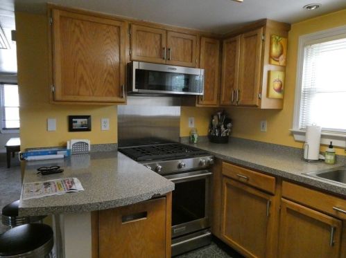 496 Nash Rd, New Bedford MA 02746-1827 exterior