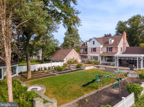 605 Delaware St, West Deptford NJ  08096-1576 exterior