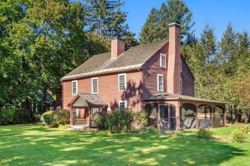 2 Brookshire Rd, Worcester MA 01609-1251 exterior