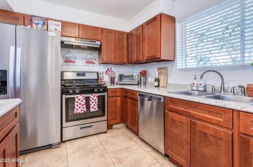 5749 33rd Ave, Phoenix, AZ 85017-1906