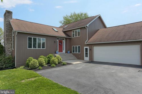 27 Nelson Dr, Carlisle, PA 17015-9337