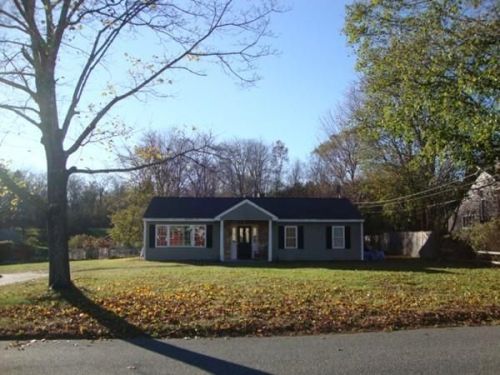 784 Grafton St, Shrewsbury, MA 01545-4706