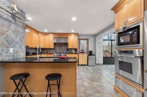 14 Knolls Dr, Jackson Twp NJ  08527-4209 exterior