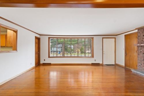 1086 Burt St, Taunton MA 02780-5166 exterior