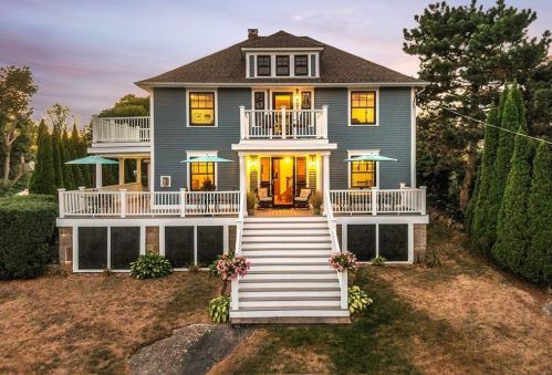 12 Baker Ave, Beverly MA 01915-3504 exterior