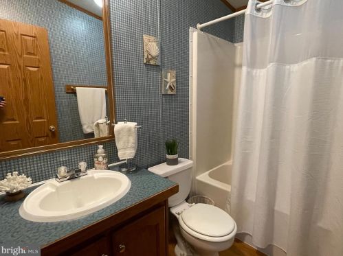 712 Cardinal Ave, West Deptford NJ 08051-1387 exterior